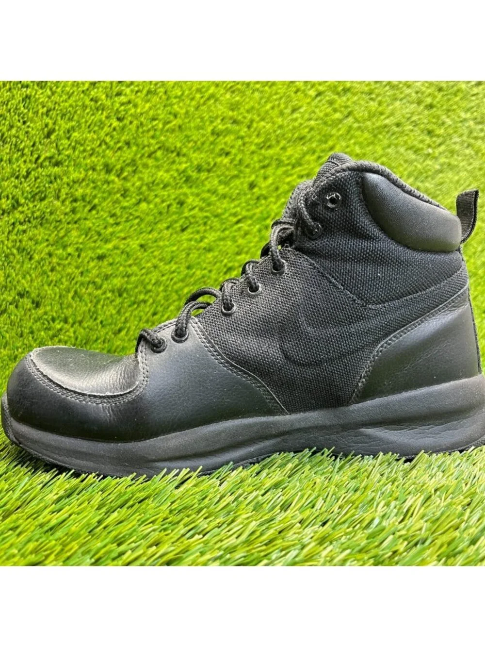 Nike ACG Manoa Boys Size 7Y Triple Black Classic Outdoor Lace Up Hiking Boots